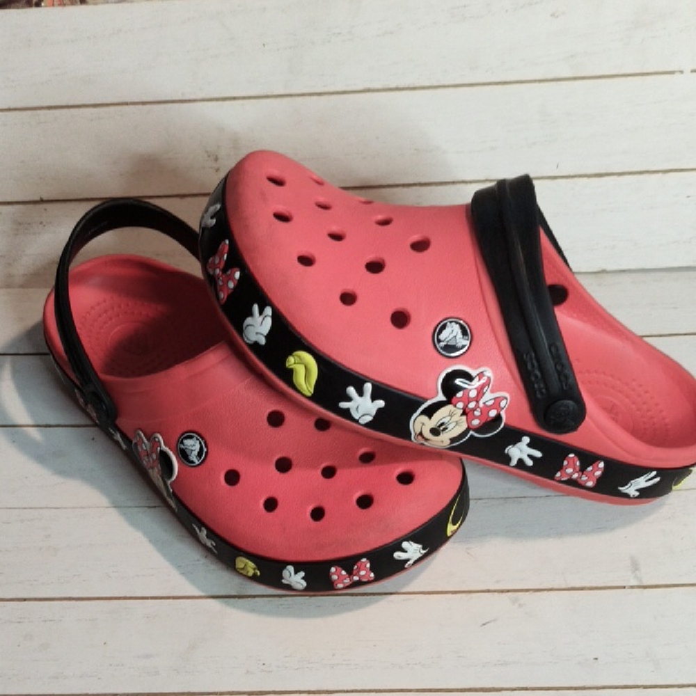CROCS Kids Minnie Mouse Coral Slippers